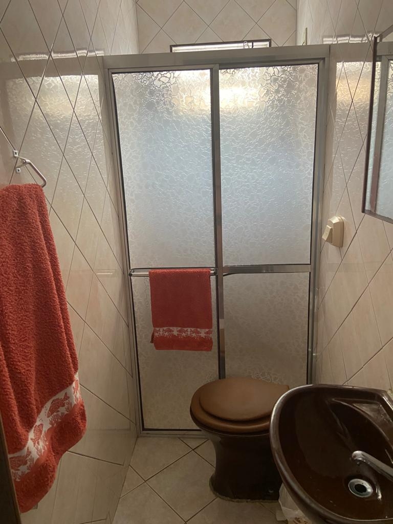 Vendo casa com 02 terrenos e p